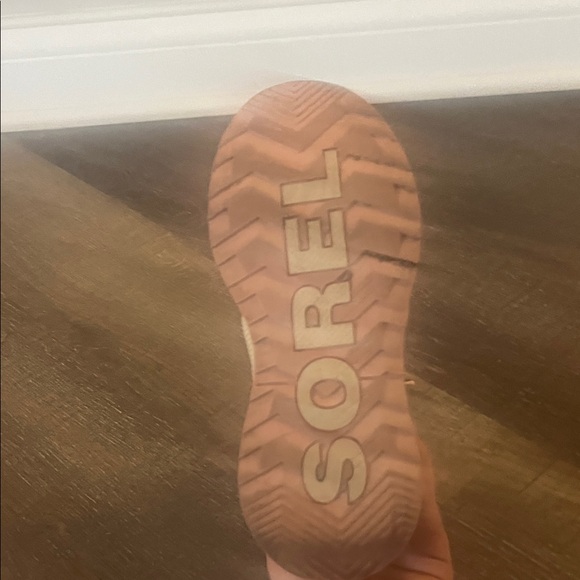 Sorel Kids Boots in Black and Pink - Picture 3 of 3